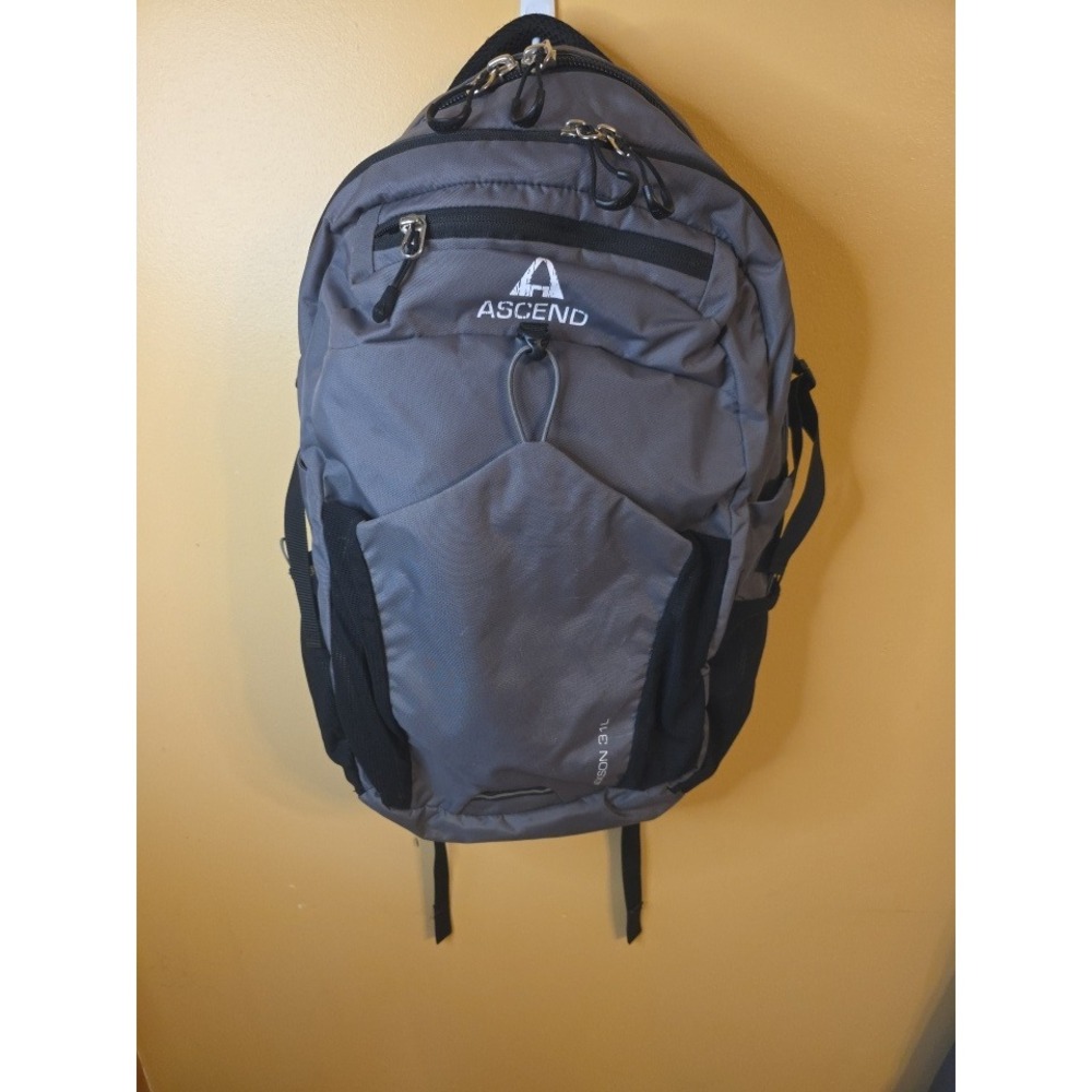 Ascend Dixon 31L Backpack Gray Black Hiking Travel Daypack Outdoor Bag